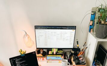 A Desktop Experience Like No Other: iMac Pro i7 4K Desktop