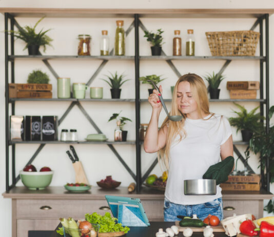 Introducing Midnight Munchies: A Unique Look at Eating at Night on February 9, 2021, 2:15:09 / 4:24:03 food Midnight Munchies