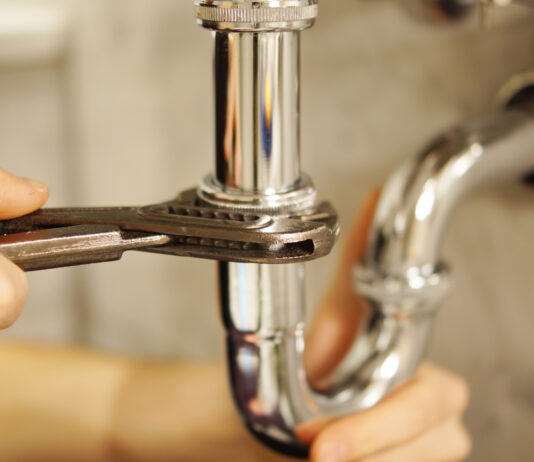 Signs It’s Time To Call In A Plumber For A Shower That’s Not Draining Plumber