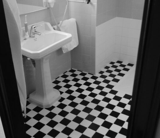 How To Get Rid Of Dampness From Your Bathroom Effectively?