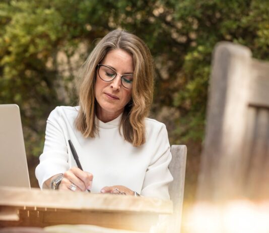 Brian Cranston’s Ex-Wife Mickey Middleton: Wiki, Age, And More! mickey middleton