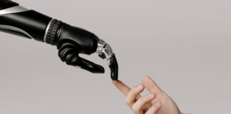 Describe PeopleTools att and explain how it operates