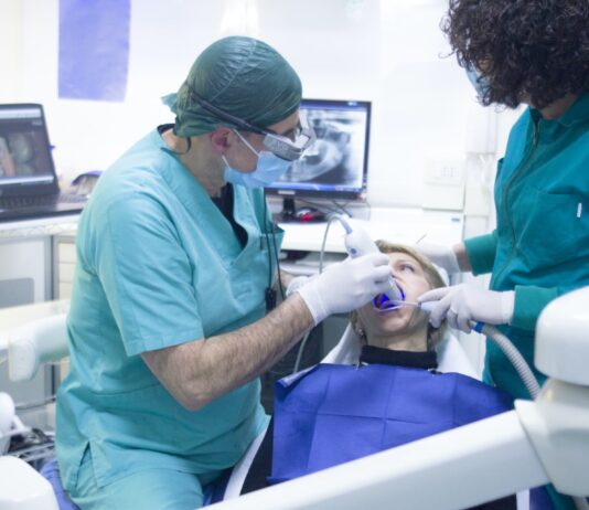 Symptoms When You Require Dentistry Services In Essex